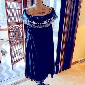 Calypso St. Barth for Target, Off the Shoulder Navy and White Dress, Size XL.